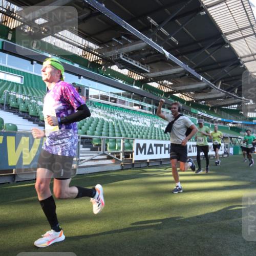 06.10.2024 - 19. swb-Marathon Bremen Yannick Fuchs http://msf.ph/oto/7359713 06.10.2024 10:24:01 Laufen im Stadion 7081, 7128, 7196, 7283, 7523, 7579, 7584, 7738, 7743, 7964, 8000, 8060, 8095, 8180, 8331, 8383, 8390, 8441, 8444, 8446, 8544, 8571, 8642, 8656, 8831, 8974, 8992, 9026, 9052, 9082 meine-sportfotos.de