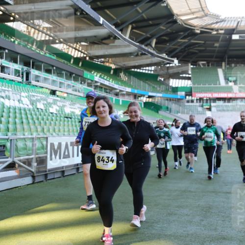 06.10.2024 - 19. swb-Marathon Bremen Yannick Fuchs http://msf.ph/oto/7359737 06.10.2024 10:41:54 Laufen im Stadion 7077, 7078, 7163, 7177, 7309, 7602, 7665, 7668, 7669, 7692, 7712, 7740, 7742, 7755, 7765, 7766, 7804, 7866, 7901, 8016, 8097, 8250, 8320, 8344, 8372, 8386, 8387, 8434, 8482, 8503, 8527, 8528, 8709, 8800, 8832, 8844, 8917, 8935, 8959, 9030, 9045, 9120, 9989 meine-sportfotos.de