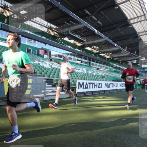 06.10.2024 - 19. swb-Marathon Bremen Yannick Fuchs http://msf.ph/oto/7359747 06.10.2024 10:24:04 Laufen im Stadion 7081, 7128, 7196, 7283, 7523, 7536, 7579, 7584, 7738, 7743, 7964, 8000, 8060, 8095, 8180, 8331, 8383, 8390, 8441, 8444, 8446, 8544, 8571, 8642, 8656, 8831, 8974, 8992, 9026, 9052, 9082 meine-sportfotos.de