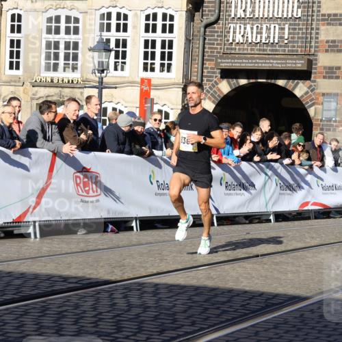 06.10.2024 - 19. swb-Marathon Bremen Strokosch-Dieckow http://msf.ph/oto/7359756 06.10.2024 10:32:09 Ziel 8300, 8371, 9063 meine-sportfotos.de