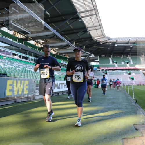 06.10.2024 - 19. swb-Marathon Bremen Yannick Fuchs http://msf.ph/oto/7359766 06.10.2024 10:39:51 Laufen im Stadion 7010, 7151, 7322, 7347, 7519, 7624, 7695, 7707, 7796, 7799, 7913, 7922, 7948, 7960, 8110, 8127, 8249, 8279, 8375, 8505, 8632, 8773, 8850, 8873, 8881, 8909, 8910, 8911, 9098, 9101, 9111 meine-sportfotos.de