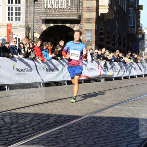 06.10.2024 - 19. swb-Marathon Bremen Strokosch-Dieckow http://msf.ph/oto/7359771 06.10.2024 10:32:14 Ziel 8371, 8780, 9063 meine-sportfotos.de