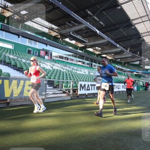 06.10.2024 - 19. swb-Marathon Bremen Yannick Fuchs http://msf.ph/oto/7359788 06.10.2024 10:24:11 Laufen im Stadion 7081, 7128, 7196, 7283, 7523, 7536, 7579, 7584, 7738, 7759, 8000, 8060, 8094, 8095, 8331, 8383, 8441, 8444, 8446, 8544, 8571, 8656, 8813, 8831, 8974, 8992, 9019, 9026, 9052, 9082 meine-sportfotos.de