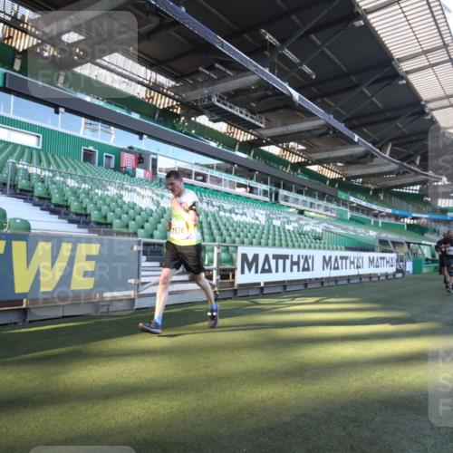 06.10.2024 - 19. swb-Marathon Bremen Yannick Fuchs http://msf.ph/oto/7359819 06.10.2024 10:24:20 Laufen im Stadion 7081, 7128, 7196, 7283, 7536, 7555, 7579, 7584, 7738, 7759, 8000, 8060, 8094, 8095, 8383, 8441, 8446, 8654, 8656, 8785, 8813, 8831, 8974, 8992, 9019, 9064, 9082, 9124 meine-sportfotos.de