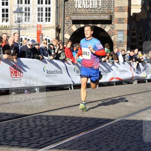 06.10.2024 - 19. swb-Marathon Bremen Strokosch-Dieckow http://msf.ph/oto/7359833 06.10.2024 10:32:14 Ziel 8371, 8780, 9063 meine-sportfotos.de