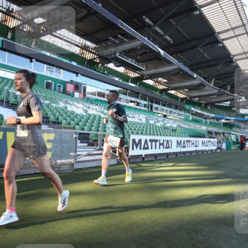 06.10.2024 - 19. swb-Marathon Bremen Yannick Fuchs http://msf.ph/oto/7359836 06.10.2024 10:24:26 Laufen im Stadion 7081, 7128, 7196, 7259, 7283, 7536, 7555, 7579, 7584, 7648, 7738, 7759, 8094, 8226, 8313, 8329, 8383, 8441, 8446, 8454, 8654, 8656, 8785, 8796, 8813, 8831, 8974, 9019, 9064, 9082, 9124 meine-sportfotos.de