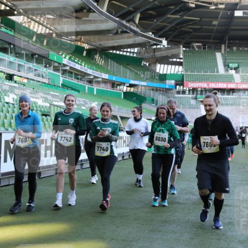 06.10.2024 - 19. swb-Marathon Bremen Yannick Fuchs http://msf.ph/oto/7359844 06.10.2024 10:41:55 Laufen im Stadion 7077, 7078, 7163, 7177, 7309, 7483, 7602, 7665, 7668, 7669, 7692, 7712, 7740, 7742, 7755, 7765, 7766, 7804, 7866, 7901, 8016, 8097, 8250, 8320, 8344, 8372, 8386, 8387, 8434, 8482, 8503, 8527, 8528, 8709, 8800, 8832, 8844, 8917, 8935, 8959, 9030, 9045, 9120, 9989 meine-sportfotos.de