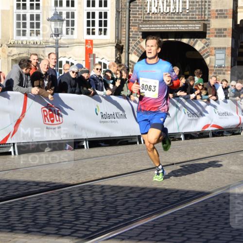 06.10.2024 - 19. swb-Marathon Bremen Strokosch-Dieckow http://msf.ph/oto/7359858 06.10.2024 10:32:14 Ziel 8371, 8780, 9063 meine-sportfotos.de