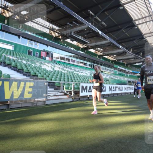 06.10.2024 - 19. swb-Marathon Bremen Yannick Fuchs http://msf.ph/oto/7359872 06.10.2024 10:24:40 Laufen im Stadion 7081, 7197, 7259, 7363, 7536, 7555, 7571, 7648, 7650, 7759, 8094, 8209, 8226, 8311, 8313, 8329, 8441, 8454, 8654, 8785, 8796, 8813, 8831, 8939, 8962, 9019, 9064, 9124 meine-sportfotos.de