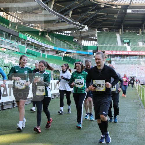 06.10.2024 - 19. swb-Marathon Bremen Yannick Fuchs http://msf.ph/oto/7359877 06.10.2024 10:41:56 Laufen im Stadion 7077, 7078, 7163, 7177, 7309, 7483, 7602, 7665, 7668, 7669, 7692, 7712, 7740, 7742, 7755, 7765, 7766, 7804, 7866, 7901, 8016, 8097, 8250, 8320, 8344, 8372, 8386, 8387, 8434, 8482, 8503, 8527, 8528, 8709, 8800, 8832, 8844, 8917, 8935, 8959, 9030, 9045, 9120, 9989 meine-sportfotos.de