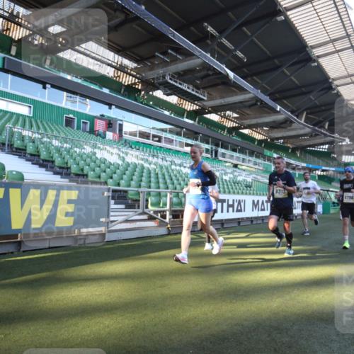 06.10.2024 - 19. swb-Marathon Bremen Yannick Fuchs http://msf.ph/oto/7359880 06.10.2024 10:24:42 Laufen im Stadion 7081, 7197, 7259, 7363, 7536, 7555, 7571, 7648, 7650, 7759, 8094, 8209, 8226, 8310, 8311, 8313, 8329, 8454, 8654, 8785, 8796, 8813, 8831, 8939, 8962, 9019, 9064, 9124 meine-sportfotos.de