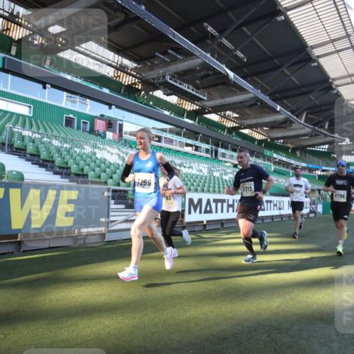 06.10.2024 - 19. swb-Marathon Bremen Yannick Fuchs http://msf.ph/oto/7359884 06.10.2024 10:24:42 Laufen im Stadion 7081, 7197, 7259, 7363, 7536, 7555, 7571, 7648, 7650, 7759, 8094, 8209, 8226, 8310, 8311, 8313, 8329, 8454, 8654, 8785, 8796, 8813, 8831, 8939, 8962, 9019, 9064, 9124 meine-sportfotos.de