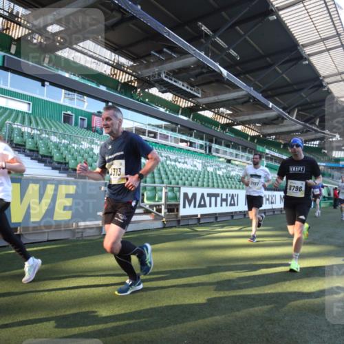 06.10.2024 - 19. swb-Marathon Bremen Yannick Fuchs http://msf.ph/oto/7359888 06.10.2024 10:24:43 Laufen im Stadion 7081, 7197, 7259, 7363, 7536, 7555, 7571, 7648, 7650, 7759, 8094, 8209, 8226, 8310, 8311, 8313, 8329, 8454, 8654, 8785, 8796, 8813, 8831, 8939, 8962, 9019, 9064, 9124 meine-sportfotos.de