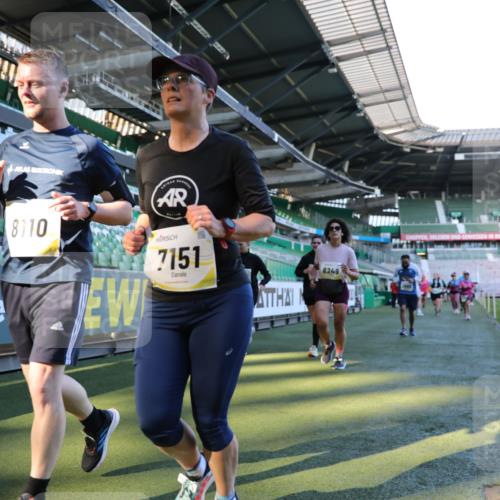 06.10.2024 - 19. swb-Marathon Bremen Yannick Fuchs http://msf.ph/oto/7359902 06.10.2024 10:39:52 Laufen im Stadion 7010, 7151, 7322, 7347, 7519, 7624, 7695, 7707, 7796, 7799, 7913, 7922, 7948, 7960, 8110, 8127, 8249, 8279, 8375, 8505, 8632, 8773, 8850, 8873, 8881, 8909, 8910, 8911, 9098, 9101, 9111 meine-sportfotos.de