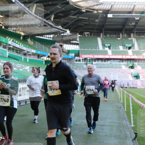 06.10.2024 - 19. swb-Marathon Bremen Yannick Fuchs http://msf.ph/oto/7359916 06.10.2024 10:41:56 Laufen im Stadion 7077, 7078, 7163, 7177, 7309, 7483, 7602, 7665, 7668, 7669, 7692, 7712, 7740, 7742, 7755, 7765, 7766, 7804, 7866, 7901, 8016, 8097, 8250, 8320, 8344, 8372, 8386, 8387, 8434, 8482, 8503, 8527, 8528, 8709, 8800, 8832, 8844, 8917, 8935, 8959, 9030, 9045, 9120, 9989 meine-sportfotos.de