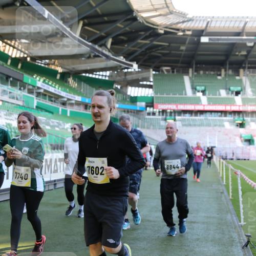 06.10.2024 - 19. swb-Marathon Bremen Yannick Fuchs http://msf.ph/oto/7359919 06.10.2024 10:41:56 Laufen im Stadion 7077, 7078, 7163, 7177, 7309, 7483, 7602, 7665, 7668, 7669, 7692, 7712, 7740, 7742, 7755, 7765, 7766, 7804, 7866, 7901, 8016, 8097, 8250, 8320, 8344, 8372, 8386, 8387, 8434, 8482, 8503, 8527, 8528, 8709, 8800, 8832, 8844, 8917, 8935, 8959, 9030, 9045, 9120, 9989 meine-sportfotos.de