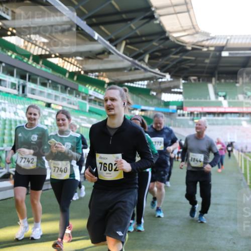 06.10.2024 - 19. swb-Marathon Bremen Yannick Fuchs http://msf.ph/oto/7359929 06.10.2024 10:41:57 Laufen im Stadion 7163, 7177, 7291, 7309, 7483, 7602, 7665, 7668, 7669, 7692, 7712, 7740, 7742, 7755, 7765, 7766, 7804, 7866, 7901, 8016, 8320, 8344, 8372, 8386, 8387, 8434, 8482, 8503, 8527, 8528, 8709, 8800, 8844, 8917, 8935, 8959, 9030, 9045, 9120, 9989 meine-sportfotos.de