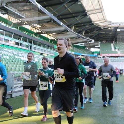 06.10.2024 - 19. swb-Marathon Bremen Yannick Fuchs http://msf.ph/oto/7359935 06.10.2024 10:41:57 Laufen im Stadion 7163, 7177, 7291, 7309, 7483, 7602, 7665, 7668, 7669, 7692, 7712, 7740, 7742, 7755, 7765, 7766, 7804, 7866, 7901, 8016, 8320, 8344, 8372, 8386, 8387, 8434, 8482, 8503, 8527, 8528, 8709, 8800, 8844, 8917, 8935, 8959, 9030, 9045, 9120, 9989 meine-sportfotos.de
