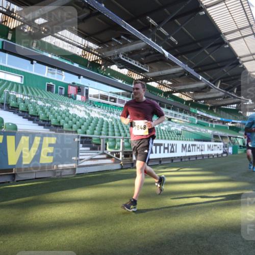 06.10.2024 - 19. swb-Marathon Bremen Yannick Fuchs http://msf.ph/oto/7359936 06.10.2024 10:24:48 Laufen im Stadion 7197, 7259, 7363, 7536, 7555, 7571, 7648, 7650, 7759, 8094, 8209, 8226, 8310, 8311, 8313, 8329, 8445, 8454, 8517, 8654, 8785, 8796, 8813, 8939, 8962, 9019, 9064, 9124 meine-sportfotos.de