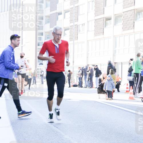 06.10.2024 - 19. swb-Marathon Bremen Matties Gatica Varas http://msf.ph/oto/7359941 06.10.2024 10:38:53 Laufen  meine-sportfotos.de