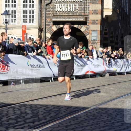 06.10.2024 - 19. swb-Marathon Bremen Strokosch-Dieckow http://msf.ph/oto/7359944 06.10.2024 10:32:19 Ziel 8371, 8753, 8780 meine-sportfotos.de