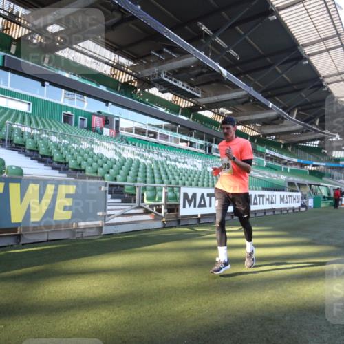 06.10.2024 - 19. swb-Marathon Bremen Yannick Fuchs http://msf.ph/oto/7359952 06.10.2024 10:24:52 Laufen im Stadion 7197, 7259, 7363, 7555, 7571, 7648, 7650, 7756, 7759, 8209, 8226, 8310, 8311, 8313, 8329, 8445, 8454, 8517, 8654, 8785, 8796, 8813, 8939, 8962, 9019, 9064, 9124 meine-sportfotos.de