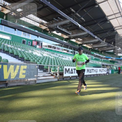 06.10.2024 - 19. swb-Marathon Bremen Yannick Fuchs http://msf.ph/oto/7359999 06.10.2024 10:25:05 Laufen im Stadion 7197, 7259, 7260, 7363, 7571, 7648, 7650, 7756, 8209, 8226, 8228, 8310, 8311, 8313, 8329, 8412, 8445, 8454, 8478, 8517, 8666, 8680, 8749, 8796, 8939, 8962, 8975 meine-sportfotos.de