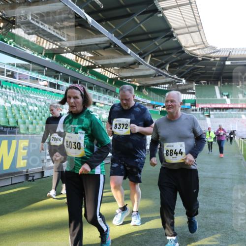 06.10.2024 - 19. swb-Marathon Bremen Yannick Fuchs http://msf.ph/oto/7360006 06.10.2024 10:41:59 Laufen im Stadion 7163, 7177, 7291, 7309, 7483, 7602, 7665, 7676, 7692, 7712, 7740, 7742, 7755, 7765, 7766, 7804, 7866, 7901, 8016, 8344, 8372, 8386, 8387, 8434, 8482, 8503, 8527, 8528, 8706, 8709, 8800, 8844, 8917, 8935, 8959, 9030, 9045, 9120, 9989 meine-sportfotos.de