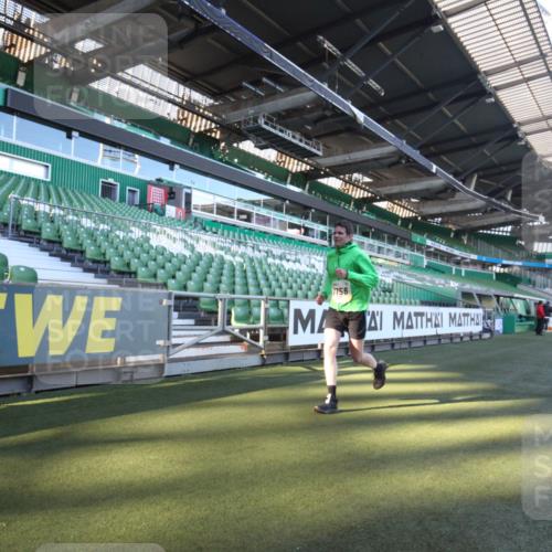 06.10.2024 - 19. swb-Marathon Bremen Yannick Fuchs http://msf.ph/oto/7360011 06.10.2024 10:25:09 Laufen im Stadion 7197, 7259, 7260, 7363, 7571, 7648, 7650, 7756, 7906, 8209, 8228, 8310, 8311, 8313, 8329, 8412, 8445, 8478, 8517, 8666, 8671, 8672, 8680, 8749, 8796, 8939, 8962, 8975 meine-sportfotos.de