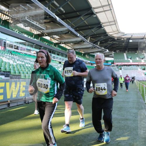 06.10.2024 - 19. swb-Marathon Bremen Yannick Fuchs http://msf.ph/oto/7360015 06.10.2024 10:41:59 Laufen im Stadion 7163, 7177, 7291, 7309, 7483, 7602, 7665, 7676, 7692, 7712, 7740, 7742, 7755, 7765, 7766, 7804, 7866, 7901, 8016, 8344, 8372, 8386, 8387, 8434, 8482, 8503, 8527, 8528, 8706, 8709, 8800, 8844, 8917, 8935, 8959, 9030, 9045, 9120, 9989 meine-sportfotos.de