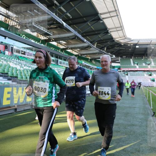 06.10.2024 - 19. swb-Marathon Bremen Yannick Fuchs http://msf.ph/oto/7360022 06.10.2024 10:41:59 Laufen im Stadion 7163, 7177, 7291, 7309, 7483, 7602, 7665, 7676, 7692, 7712, 7740, 7742, 7755, 7765, 7766, 7804, 7866, 7901, 8016, 8344, 8372, 8386, 8387, 8434, 8482, 8503, 8527, 8528, 8706, 8709, 8800, 8844, 8917, 8935, 8959, 9030, 9045, 9120, 9989 meine-sportfotos.de