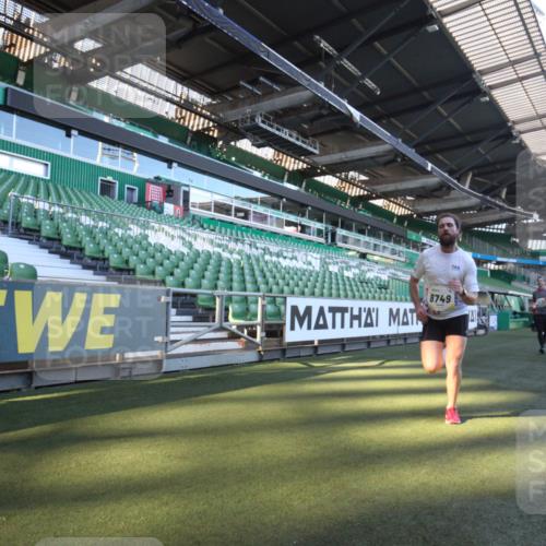 06.10.2024 - 19. swb-Marathon Bremen Yannick Fuchs http://msf.ph/oto/7360024 06.10.2024 10:25:13 Laufen im Stadion 7260, 7650, 7756, 7826, 7906, 8209, 8228, 8242, 8310, 8311, 8412, 8445, 8478, 8517, 8666, 8671, 8672, 8680, 8713, 8749, 8806, 8812, 8939, 8962, 8975 meine-sportfotos.de