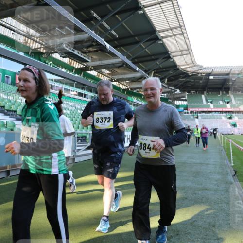 06.10.2024 - 19. swb-Marathon Bremen Yannick Fuchs http://msf.ph/oto/7360027 06.10.2024 10:41:59 Laufen im Stadion 7163, 7177, 7291, 7309, 7483, 7602, 7665, 7676, 7692, 7712, 7740, 7742, 7755, 7765, 7766, 7804, 7866, 7901, 8016, 8344, 8372, 8386, 8387, 8434, 8482, 8503, 8527, 8528, 8706, 8709, 8800, 8844, 8917, 8935, 8959, 9030, 9045, 9120, 9989 meine-sportfotos.de