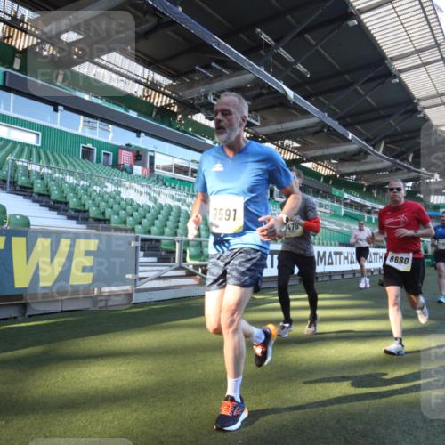 06.10.2024 - 19. swb-Marathon Bremen Yannick Fuchs http://msf.ph/oto/7360048 06.10.2024 10:25:16 Laufen im Stadion 7260, 7756, 7826, 7906, 8209, 8228, 8242, 8310, 8412, 8445, 8478, 8517, 8666, 8671, 8672, 8680, 8713, 8715, 8749, 8806, 8812, 8939, 8962, 8975 meine-sportfotos.de