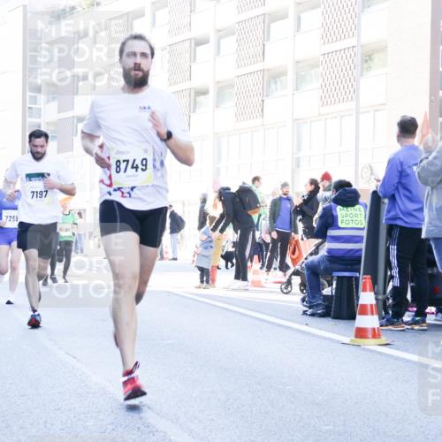 06.10.2024 - 19. swb-Marathon Bremen Matties Gatica Varas http://msf.ph/oto/7360057 06.10.2024 10:38:57 Laufen 7259, 7197, 81, 8749 meine-sportfotos.de