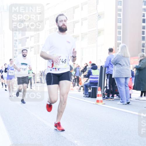 06.10.2024 - 19. swb-Marathon Bremen Matties Gatica Varas http://msf.ph/oto/7360094 06.10.2024 10:38:57 Laufen 7259, 7197, 7081, 749 meine-sportfotos.de