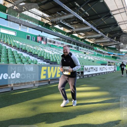 06.10.2024 - 19. swb-Marathon Bremen Yannick Fuchs http://msf.ph/oto/7360112 06.10.2024 10:42:01 Laufen im Stadion 7163, 7177, 7291, 7309, 7483, 7602, 7676, 7692, 7712, 7740, 7742, 7755, 7765, 7766, 7804, 7866, 7901, 8344, 8372, 8386, 8387, 8434, 8482, 8503, 8527, 8528, 8706, 8709, 8800, 8844, 8917, 8935, 8959, 9030, 9045, 9120, 9989 meine-sportfotos.de