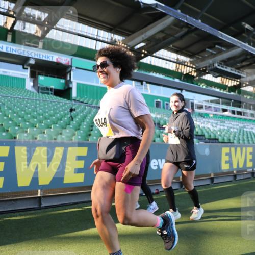 06.10.2024 - 19. swb-Marathon Bremen Yannick Fuchs http://msf.ph/oto/7360116 06.10.2024 10:39:54 Laufen im Stadion 7010, 7151, 7322, 7347, 7519, 7624, 7695, 7707, 7796, 7799, 7913, 7922, 7948, 7960, 8110, 8127, 8249, 8279, 8375, 8505, 8632, 8773, 8850, 8873, 8909, 8910, 8911, 9098, 9101, 9111 meine-sportfotos.de