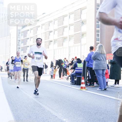 06.10.2024 - 19. swb-Marathon Bremen Matties Gatica Varas http://msf.ph/oto/7360121 06.10.2024 10:38:58 Laufen 7498, 259, 8481, 7197 meine-sportfotos.de