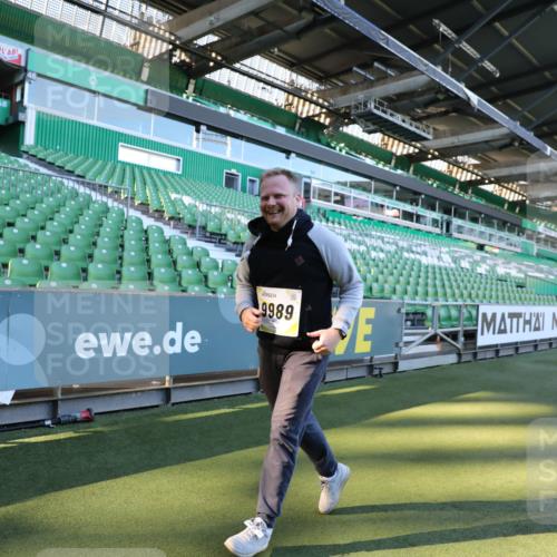 06.10.2024 - 19. swb-Marathon Bremen Yannick Fuchs http://msf.ph/oto/7360141 06.10.2024 10:42:02 Laufen im Stadion 7163, 7177, 7291, 7309, 7483, 7602, 7676, 7692, 7712, 7740, 7742, 7755, 7765, 7766, 7804, 7866, 7901, 8344, 8372, 8386, 8387, 8434, 8482, 8503, 8527, 8528, 8669, 8692, 8706, 8709, 8844, 8917, 8935, 8959, 9030, 9045, 9120, 9989 meine-sportfotos.de
