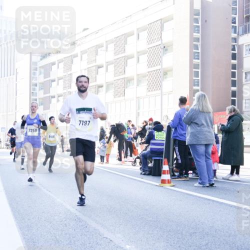 06.10.2024 - 19. swb-Marathon Bremen Matties Gatica Varas http://msf.ph/oto/7360146 06.10.2024 10:38:58 Laufen 7259, 8481, 7197 meine-sportfotos.de