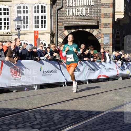 06.10.2024 - 19. swb-Marathon Bremen Strokosch-Dieckow http://msf.ph/oto/7360158 06.10.2024 10:32:34 Ziel 7247, 8211, 8753, 8780 meine-sportfotos.de