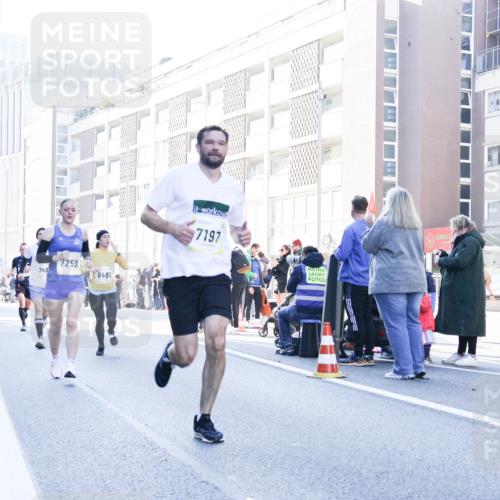 06.10.2024 - 19. swb-Marathon Bremen Matties Gatica Varas http://msf.ph/oto/7360168 06.10.2024 10:38:59 Laufen 515, 749, 7259, 8481, 7197 meine-sportfotos.de