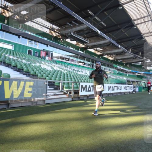 06.10.2024 - 19. swb-Marathon Bremen Yannick Fuchs http://msf.ph/oto/7360177 06.10.2024 10:25:34 Laufen im Stadion 7260, 7294, 7433, 7496, 7548, 7756, 7793, 7826, 7906, 8228, 8242, 8412, 8478, 8481, 8497, 8659, 8666, 8671, 8672, 8680, 8713, 8715, 8749, 8806, 8812, 8905, 8975, 9061 meine-sportfotos.de