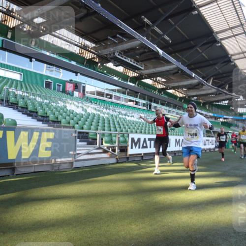 06.10.2024 - 19. swb-Marathon Bremen Yannick Fuchs http://msf.ph/oto/7360184 06.10.2024 10:25:39 Laufen im Stadion 7260, 7294, 7433, 7496, 7548, 7793, 7826, 7906, 8177, 8228, 8242, 8412, 8478, 8481, 8492, 8497, 8659, 8666, 8671, 8672, 8680, 8713, 8715, 8749, 8806, 8812, 8905, 8975, 9061 meine-sportfotos.de