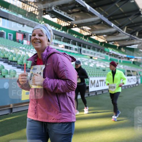 06.10.2024 - 19. swb-Marathon Bremen Yannick Fuchs http://msf.ph/oto/7360191 06.10.2024 10:42:06 Laufen im Stadion 7096, 7097, 7163, 7291, 7309, 7483, 7602, 7676, 7692, 7712, 7740, 7742, 7755, 7765, 7766, 7804, 7866, 7901, 8344, 8372, 8386, 8387, 8434, 8482, 8503, 8527, 8528, 8669, 8692, 8706, 8844, 8882, 8886, 8887, 8917, 8942, 8959, 8976, 9045, 9989 meine-sportfotos.de