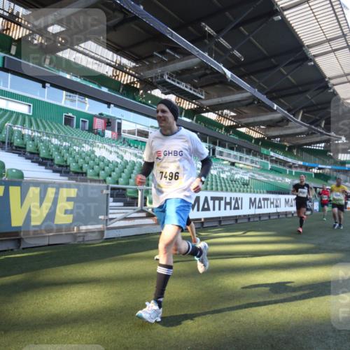 06.10.2024 - 19. swb-Marathon Bremen Yannick Fuchs http://msf.ph/oto/7360193 06.10.2024 10:25:39 Laufen im Stadion 7260, 7294, 7433, 7496, 7548, 7793, 7826, 7906, 8177, 8228, 8242, 8412, 8478, 8481, 8492, 8497, 8659, 8666, 8671, 8672, 8680, 8713, 8715, 8749, 8806, 8812, 8905, 8975, 9061 meine-sportfotos.de