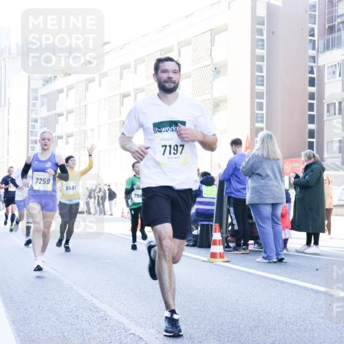 06.10.2024 - 19. swb-Marathon Bremen Matties Gatica Varas http://msf.ph/oto/7360197 06.10.2024 10:38:59 Laufen 7259, 8481, 708, 7197 meine-sportfotos.de