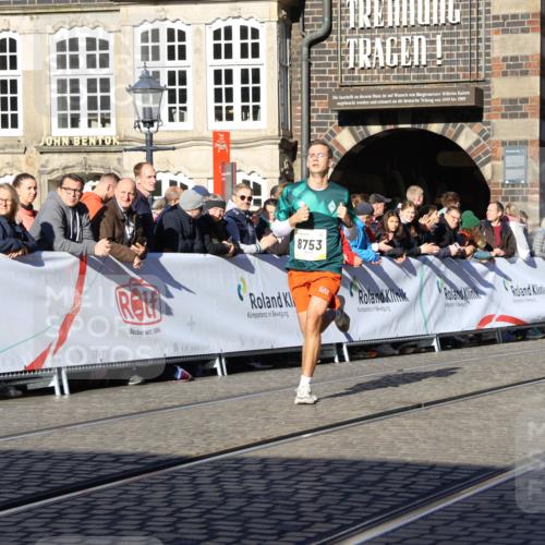 06.10.2024 - 19. swb-Marathon Bremen Strokosch-Dieckow http://msf.ph/oto/7360198 06.10.2024 10:32:35 Ziel 7247, 8211, 8753, 8780 meine-sportfotos.de