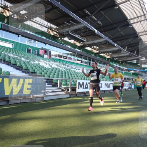 06.10.2024 - 19. swb-Marathon Bremen Yannick Fuchs http://msf.ph/oto/7360205 06.10.2024 10:25:41 Laufen im Stadion 7141, 7260, 7294, 7429, 7433, 7496, 7548, 7793, 7826, 7906, 8177, 8228, 8242, 8301, 8412, 8478, 8481, 8492, 8497, 8659, 8666, 8671, 8672, 8680, 8713, 8715, 8749, 8806, 8812, 8905, 8975, 9061 meine-sportfotos.de